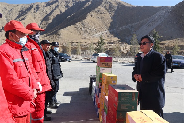 236374967297552628167407381